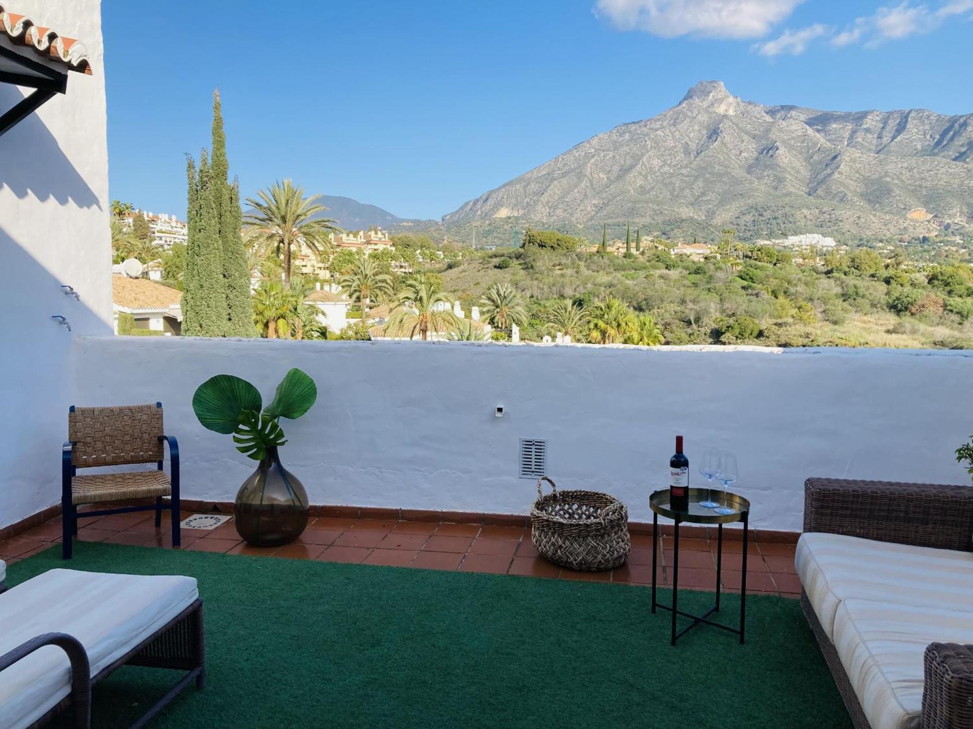 Lomas - Pool, Terrace & View * Marbella